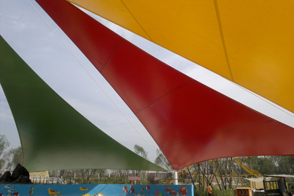 染色對膜材使用壽命的影響：解析與應對策略